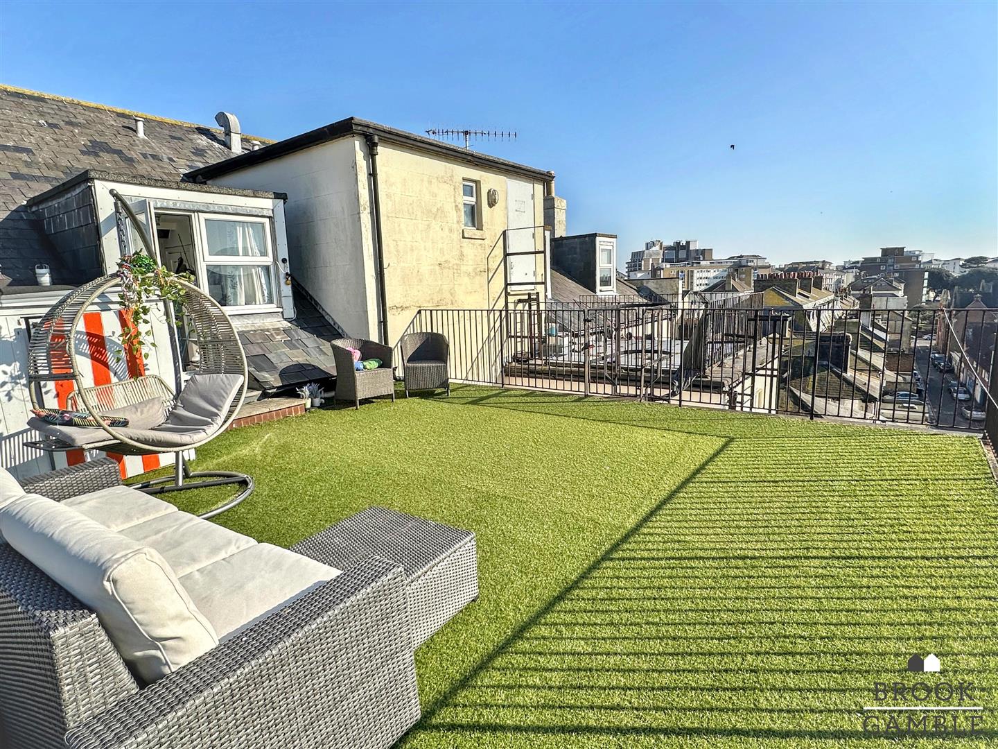 2 Bedroom Apartment - Purpose Built. Sussex Mansions in Eastbourne, East Sussex 15
